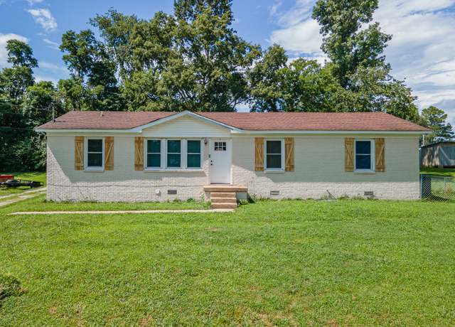 Property at 2220 Cherry Dr, Pulaski, TN 38478, 3 beds, 2 baths