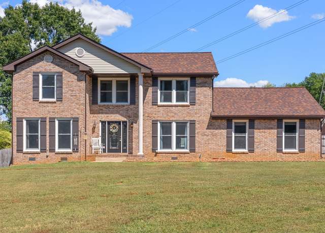 Property at 241 Blair Dr, Clarksville, TN 37043, 4 beds, 2.5 baths