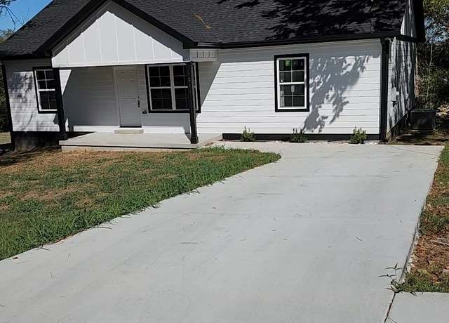 Property at 431 5th Ave N, Lewisburg, TN 37091, 3 beds, 2 baths