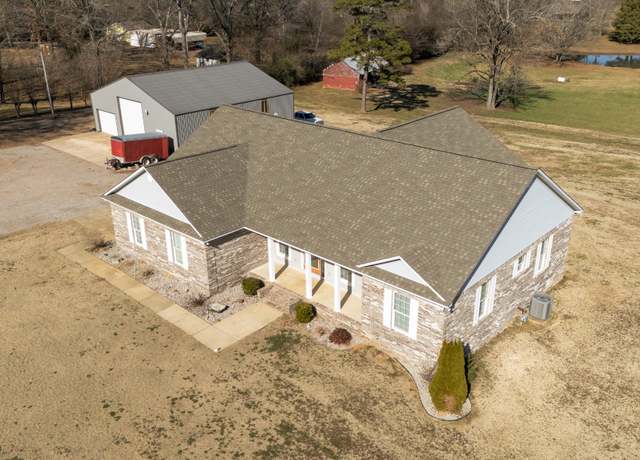 Property at 320 Cobblestone Dr, Savannah, TN 38372, 3 beds, 2.5 baths