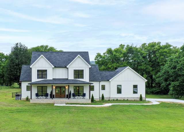 Property at 4023 Foxfield Dr, Columbia, TN 38401, 3 beds, 3 baths