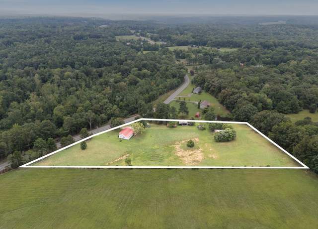 Property at 2720 Highway 48 S, Dickson, TN 37055, 3 beds, 1.5 baths