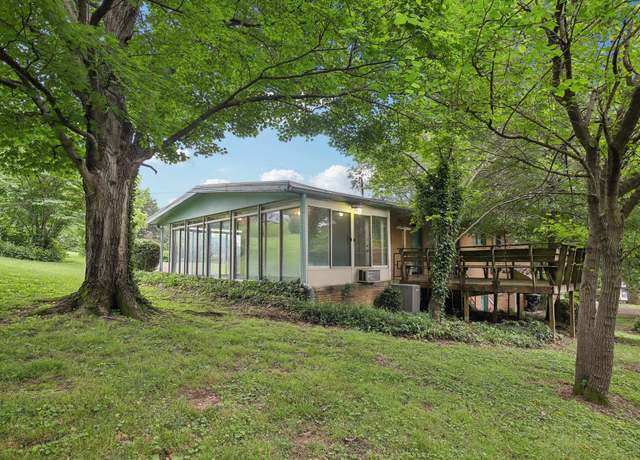 Property at 929 Deervale Dr, Nashville, TN 37217, 4 beds, 3 baths