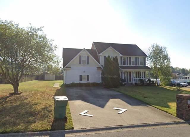 Property at 3321 Greenspoint Dr, Clarksville, TN 37042, 3 beds, 2.5 baths