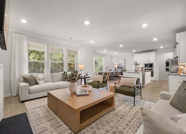 Property at 1130 Essem Dr, Murfreesboro, TN 37128, 5 beds, 4.5 baths