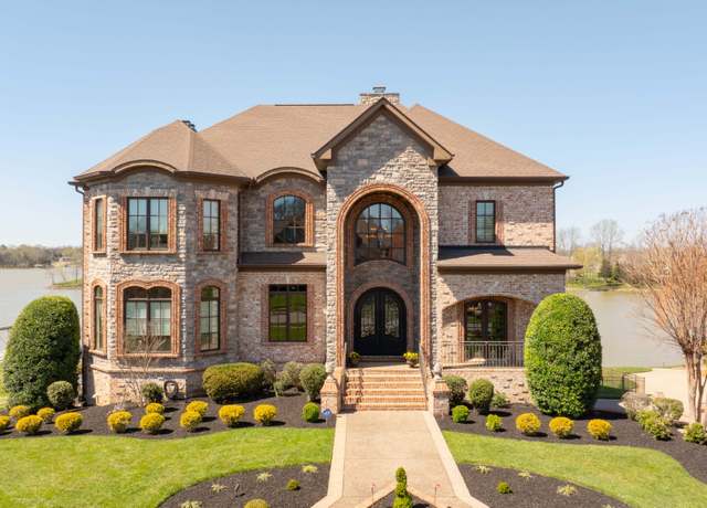 Property at 805 Plantation Blvd, Gallatin, TN 37066, 6 beds, 6 baths