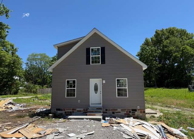 Property at 409 W Decherd St, Tullahoma, TN 37388, 2 beds, 2 baths