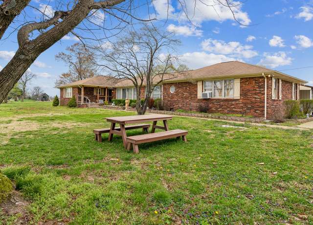 Property at 17018 Herndon Oak Grove Rd, Oak Grove, KY 42262, 3 beds, 2.5 baths