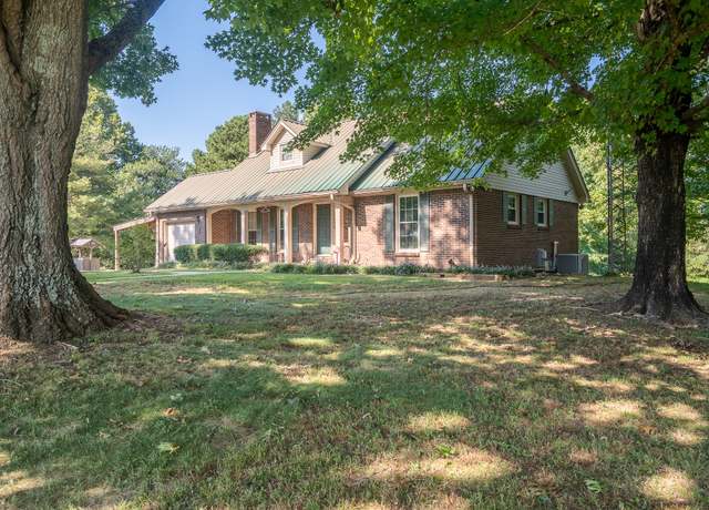 Property at 995 Lexington Hwy, Loretto, TN 38469, 4 beds, 2.5 baths