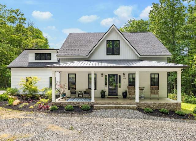 Property at 858 Walden Dr, Signal Mountain, TN 37377, 3 beds, 2.5 baths