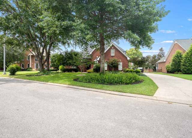 Property at 1515 Bradberry Dr, Murfreesboro, TN 37130, 5 beds, 3.5 baths