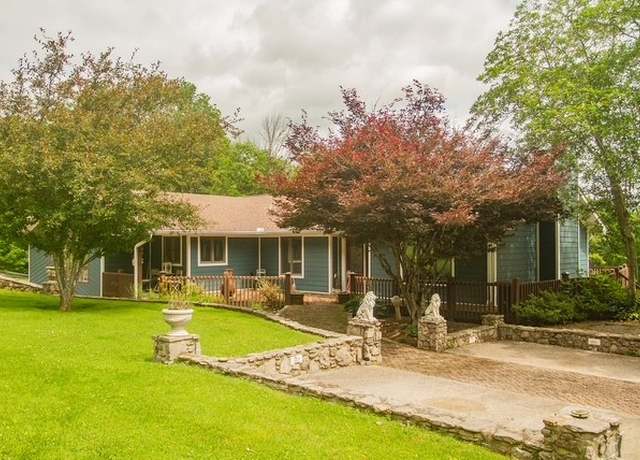 Property at 692 Tanglewood Dr, Woodbury, TN 37190, 4 beds, 2 baths