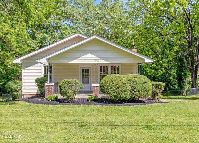Property at 1633 Hutchinson Ave, Knoxville, TN 37917, 3 beds, 2 baths