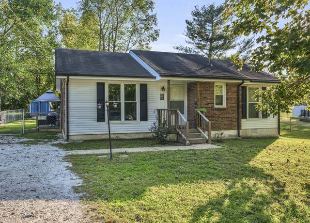 Property at 135 Batey Cir, Dickson, TN 37055, 3 beds, 1.5 baths