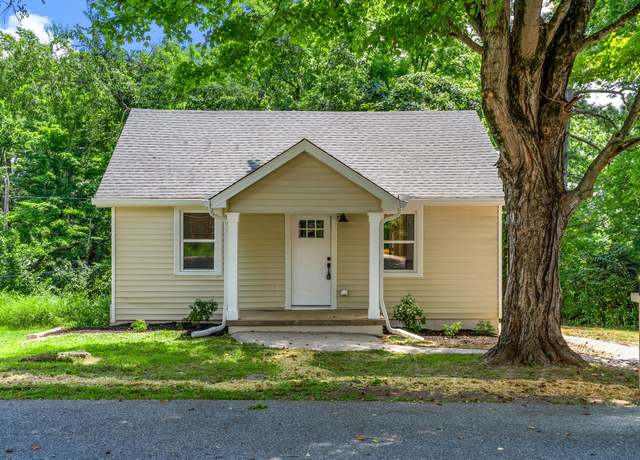 Property at 1001 Kendrick St, Clarksville, TN 37043, 2 beds, 1 bath