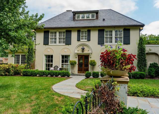 Property at 218 Deer Park Dr, Nashville, TN 37205, 4 beds, 3.5 baths