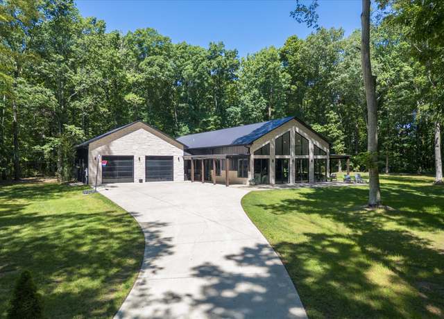 Property at 4945 E Evans Rd, Clarksville, TN 37043, 4 beds, 2.5 baths
