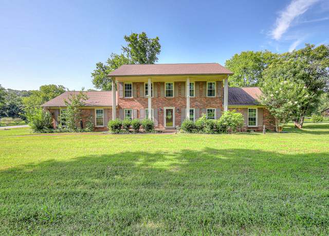 Property at 2010 Hartland Rd, Franklin, TN 37069, 4 beds, 3 baths