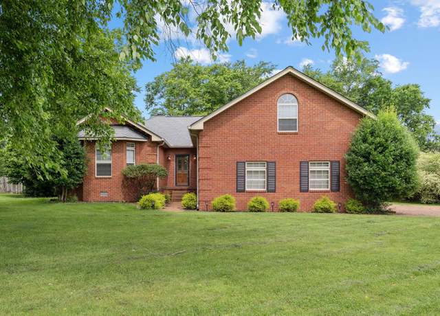 Property at 1908 Pointe Barton Dr, Lebanon, TN 37087, 3 beds, 2 baths