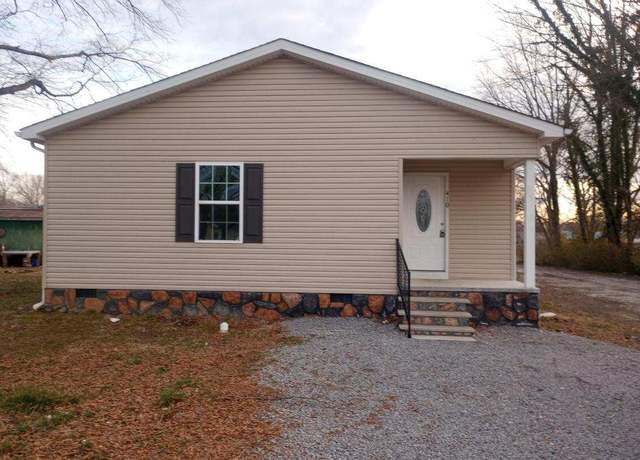 Property at 410 N Anderson St, Tullahoma, TN 37388, 3 beds, 2 baths
