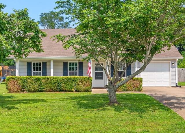 Property at 1033 Waterford Cir, Clarksville, TN 37040, 3 beds, 2 baths