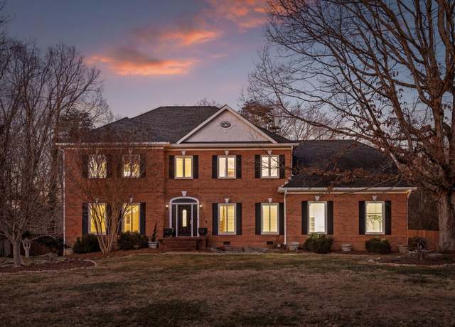Property at 3 Northfield Rd, Signal Mountain, TN 37377, 5 beds, 3.5 baths