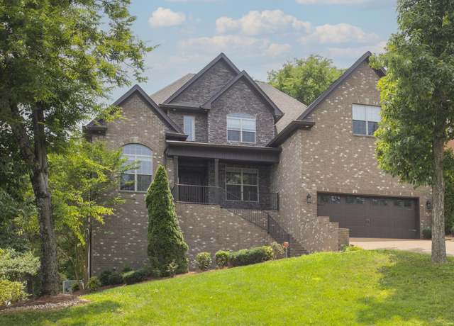 Property at 111 Country Hills Dr, Hendersonville, TN 37075, 3 beds, 3.5 baths