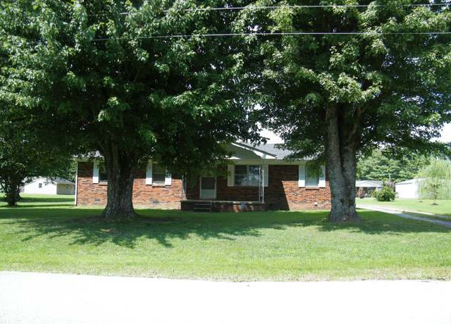Property at 519 Swanee St, Lafayette, TN 37083, 3 beds, 1 bath