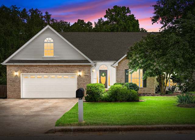 Property at 1883 Darlington Dr, Clarksville, TN 37042, 3 beds, 2 baths