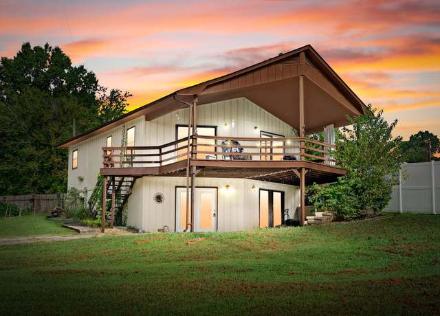 Property at 428 Pineview Dr, Springville, TN 38256, 3 beds, 2 baths