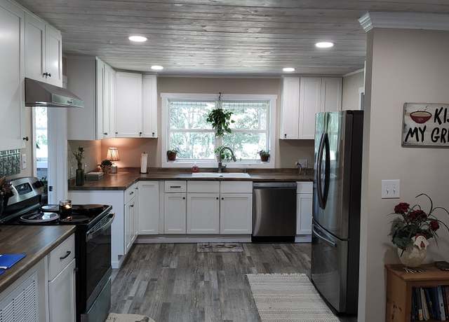 Property at 112 Hummingbird Dr, Tullahoma, TN 37388, 3 beds, 2 baths