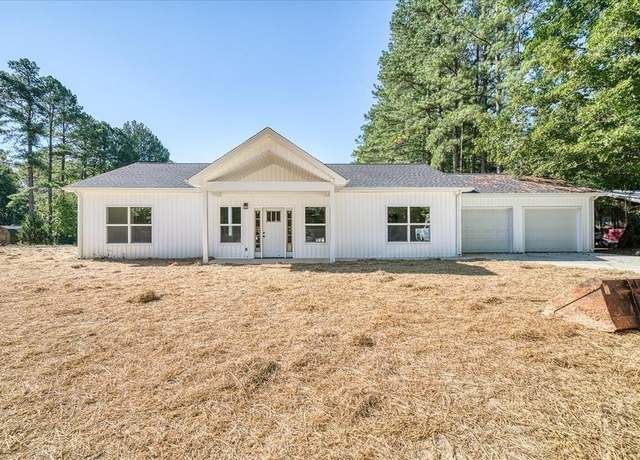 Property at 429 Adams St, Sparta, TN 38583, 3 beds, 2 baths
