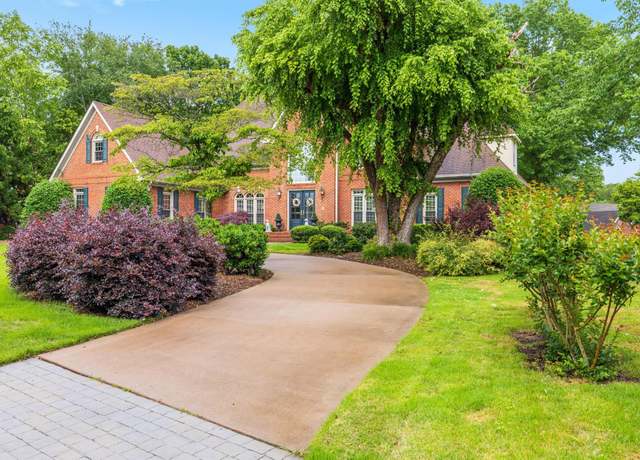 Property at 5532 Mountain Breeze Dr, Chattanooga, TN 37421, 5 beds, 5.5 baths