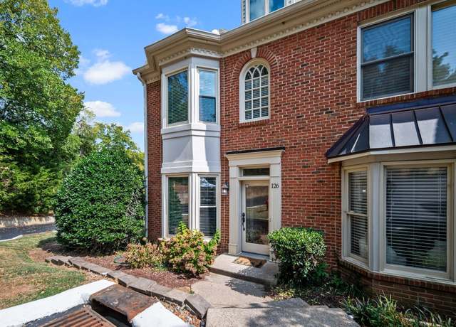 Property at 126 Forest Place Cir, Nashville, TN 37215, 2 beds, 2.5 baths