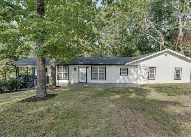 Property at 7050 Luke Ln, Ooltewah, TN 37363, 4 beds, 2 baths