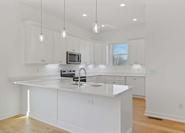 Property at 1700 Underwood St, Nashville, TN 37208, 4 beds, 3 baths