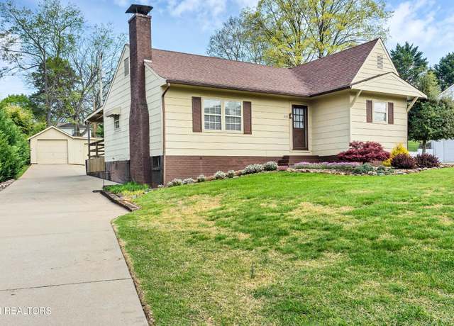 Property at 1132 Lincoln Rd, Maryville, TN 37804, 3 beds, 1.5 baths