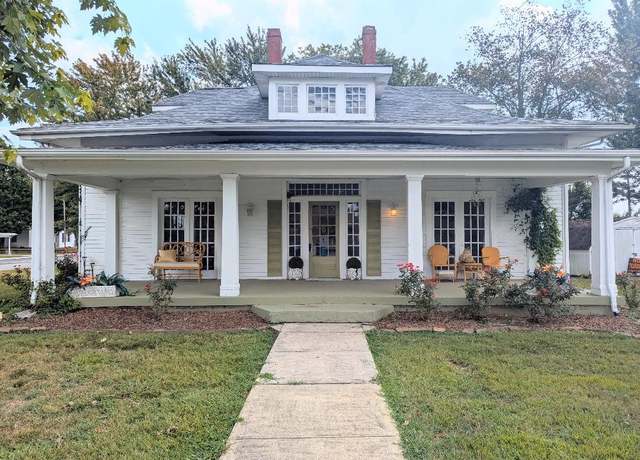 Property at 106 N Oak St, Monterey, TN 38574, 5 beds, 2 baths