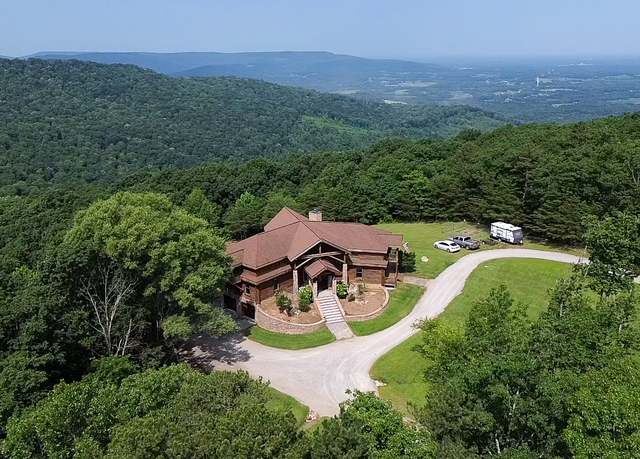 Property at 131 Bluff Line Dr, Mcminnville, TN 37110, 4 beds, 2.5 baths