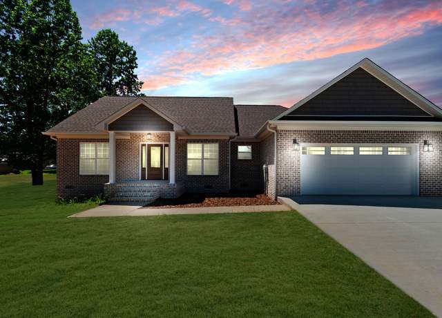 Property at 109 Fairway Dr, Lawrenceburg, TN 38464, 3 beds, 2.5 baths
