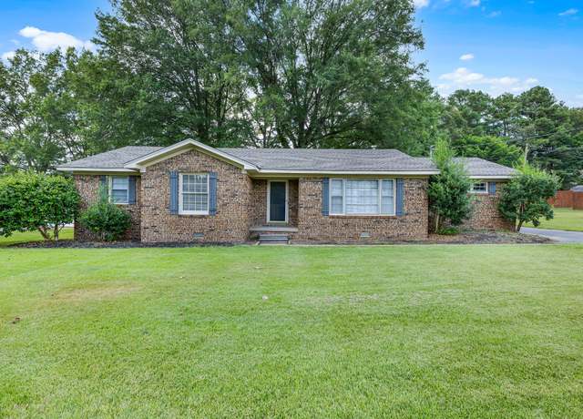 Property at 340 Westwood Dr, Huntingdon, TN 38344, 3 beds, 2 baths