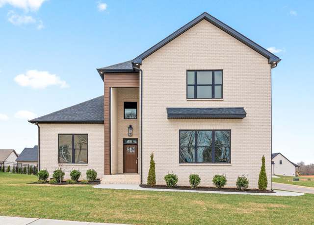 Property at 830 Willowicke Dr, Clarksville, TN 37043, 4 beds, 2.5 baths