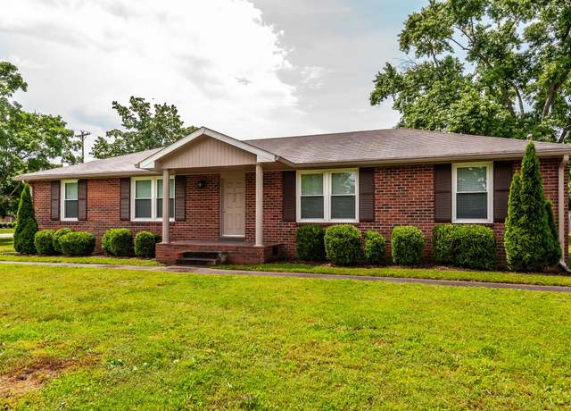 Property at 142B Iris Dr, Hendersonville, TN 37075, 4 beds, 2 baths
