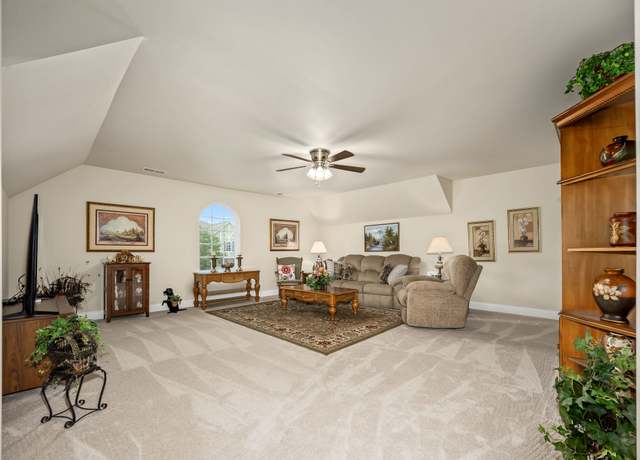 Property at 266 Meandering Dr, Lebanon, TN 37090, 4 beds, 2.5 baths
