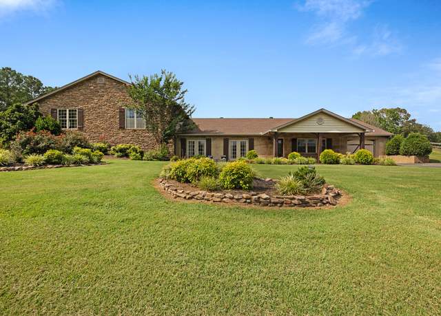 Property at 1882 Sand Ridge Bargerton Rd, Lexington, TN 38351, 4 beds, 4 baths
