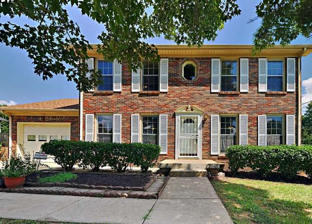Property at 909 Lamont Ln, Clarksville, TN 37042, 3 beds, 2.5 baths