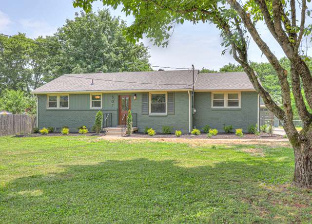 Property at 807 Brookfield Dr, Murfreesboro, TN 37130, 3 beds, 1.5 baths