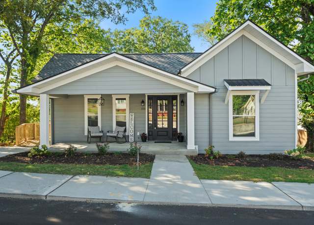 Property at 106 Poplar St, Dickson, TN 37055, 5 beds, 3 baths