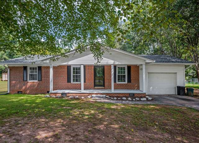 Property at 396 Jefferson Ave, Sparta, TN 38583, 3 beds, 1.5 baths