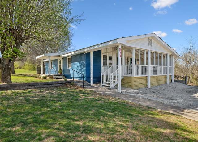 Property at 979 Carters Creek Pike, Columbia, TN 38401, 2 beds, 1 bath